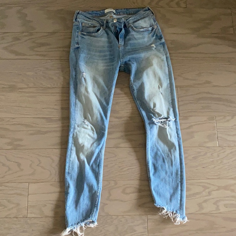 Size 27 light wash denim Zara jeans